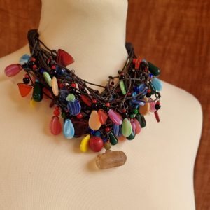 Ketting met afrikaanse vintage kralen (18 strands)